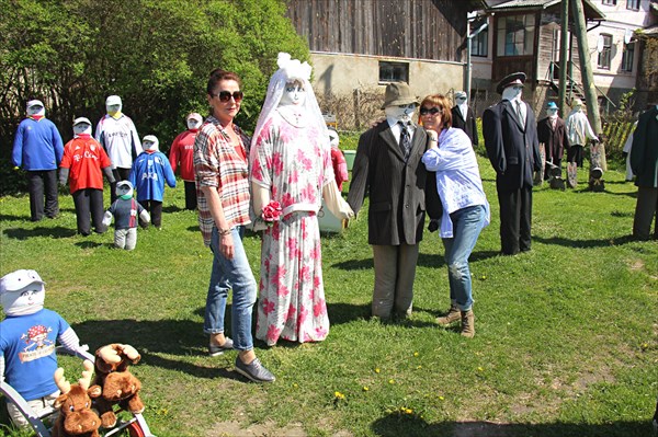 045-Сад кукол